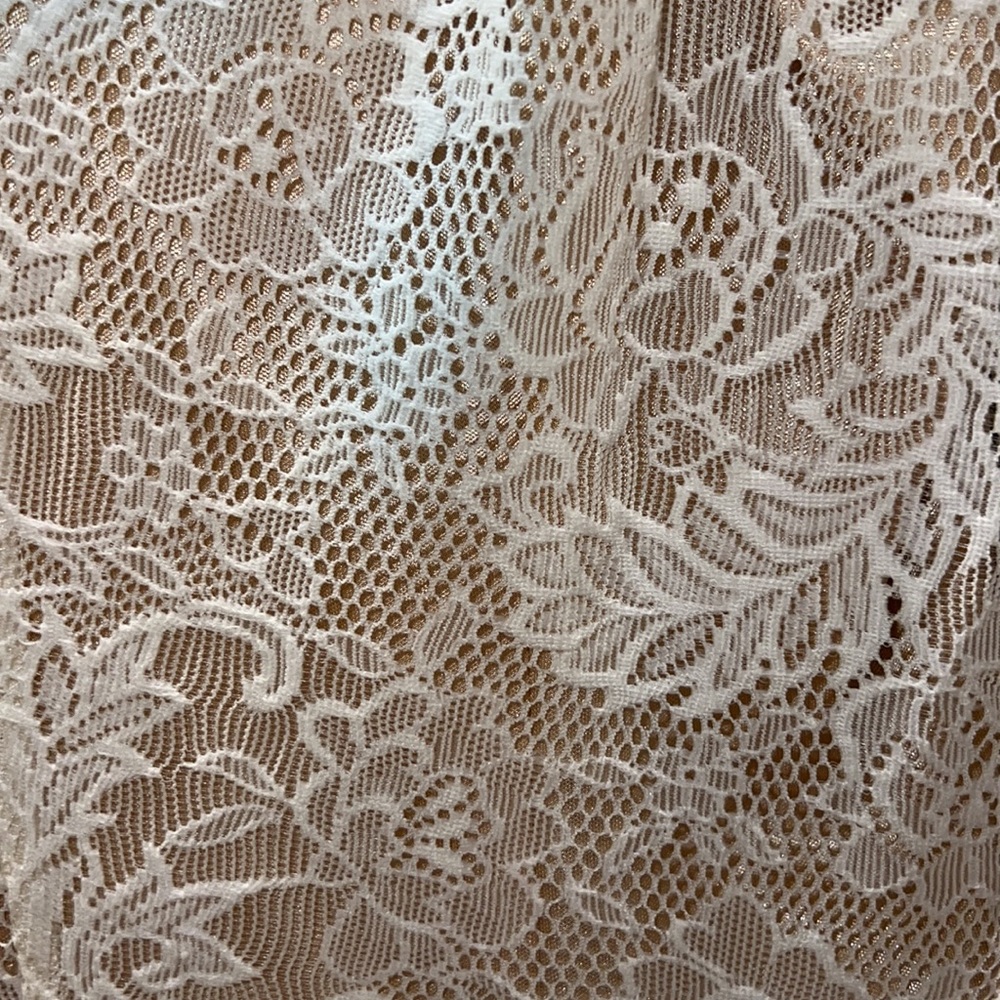 White Lace Romper With Open Back And Pockets - image 3